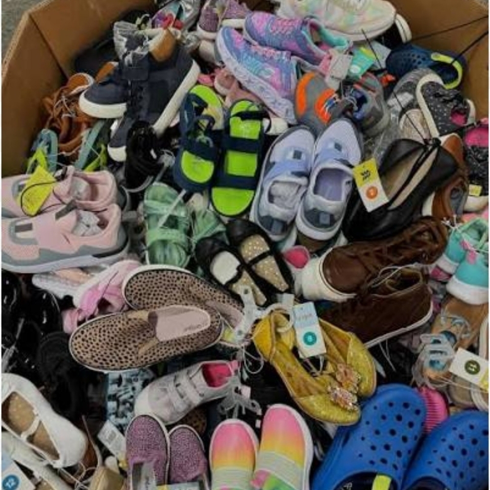 🎯LIVE LISTING TARGET KIDS SHOE PALLET 🎯 - Picture 3 of 4
